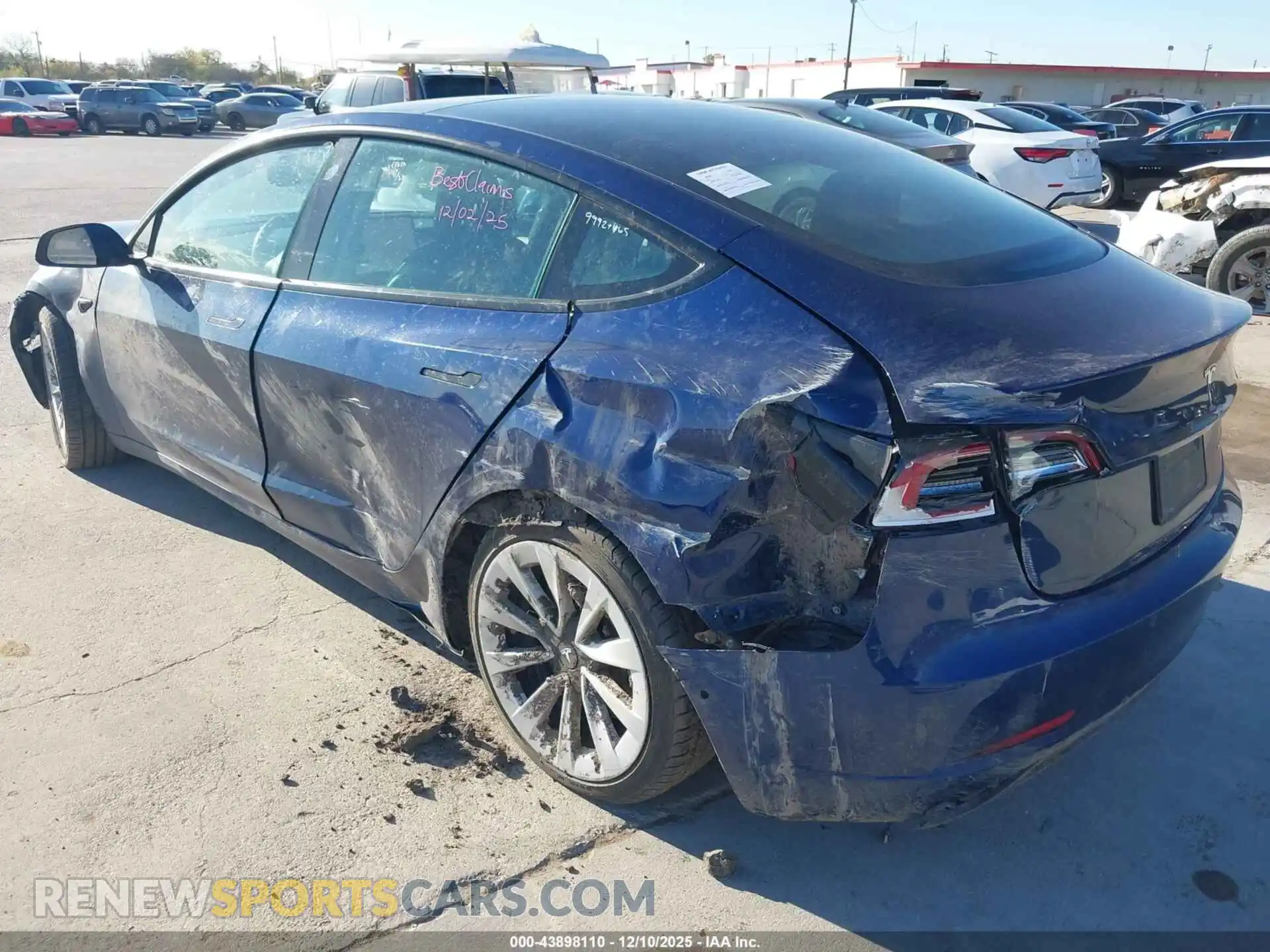 3 Photograph of a damaged car 5YJ3E1EB8NF262534 TESLA MODEL 3 2022
