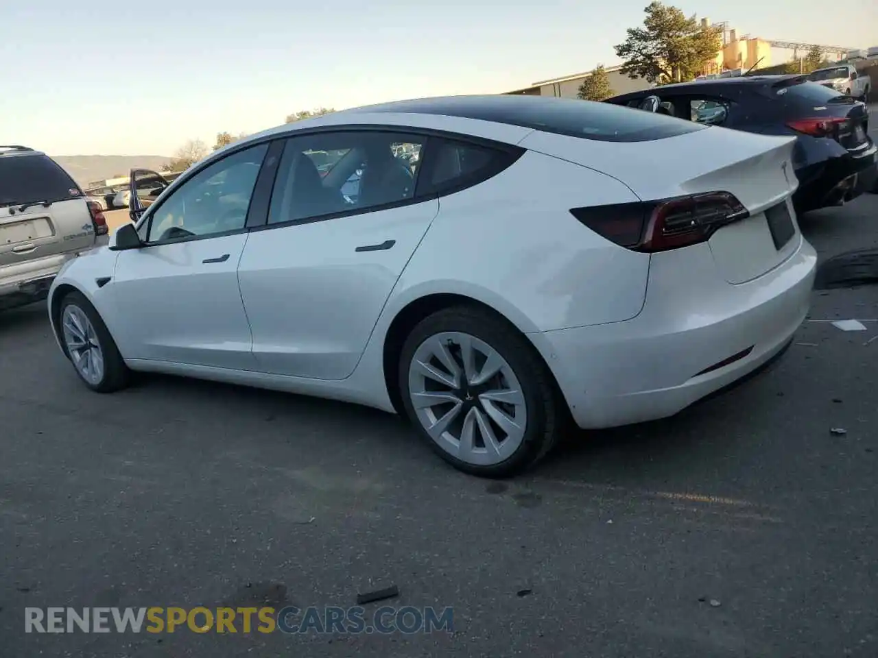 2 Photograph of a damaged car 5YJ3E1EB8NF272769 TESLA MODEL 3 2022