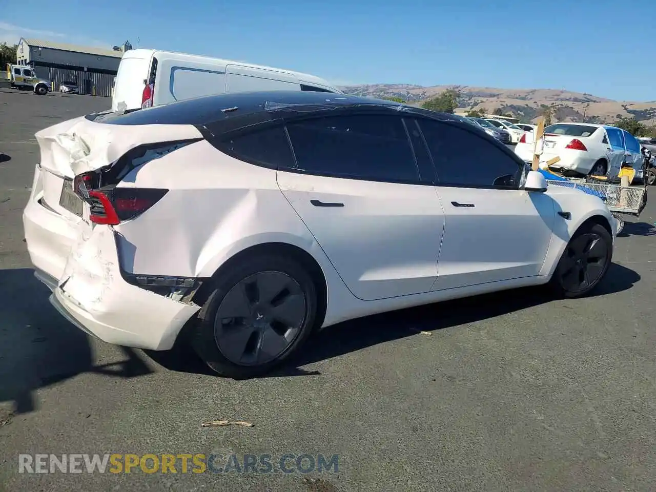 3 Photograph of a damaged car 5YJ3E1EB8NF361743 TESLA MODEL 3 2022