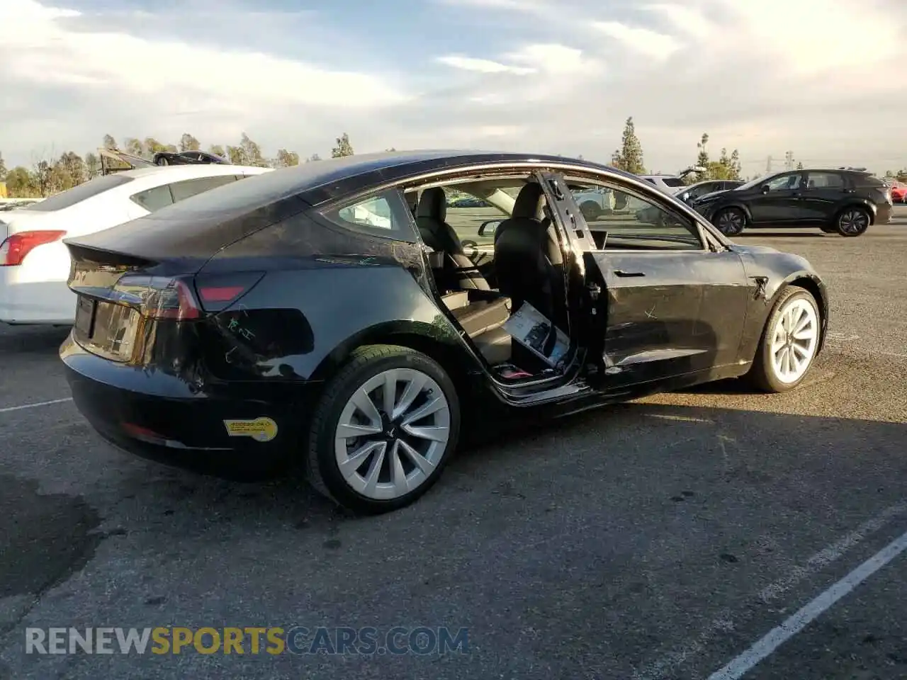3 Photograph of a damaged car 5YJ3E1EB9NF131421 TESLA MODEL 3 2022