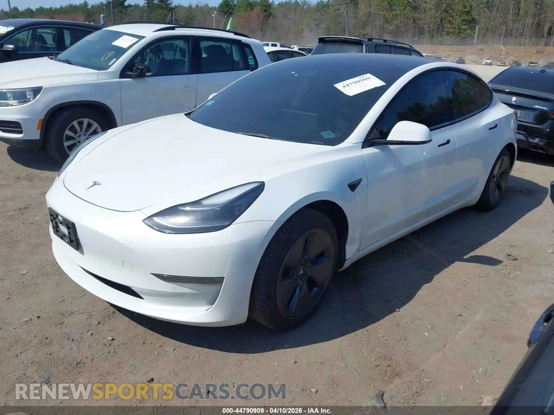 2 Photograph of a damaged car 5YJ3E1EBXNF172429 TESLA MODEL 3 2022