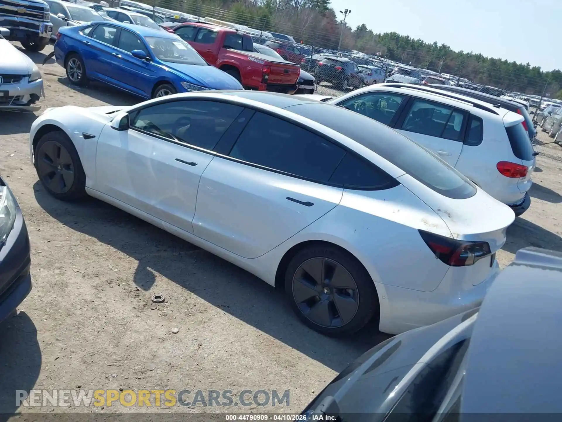 3 Photograph of a damaged car 5YJ3E1EBXNF172429 TESLA MODEL 3 2022
