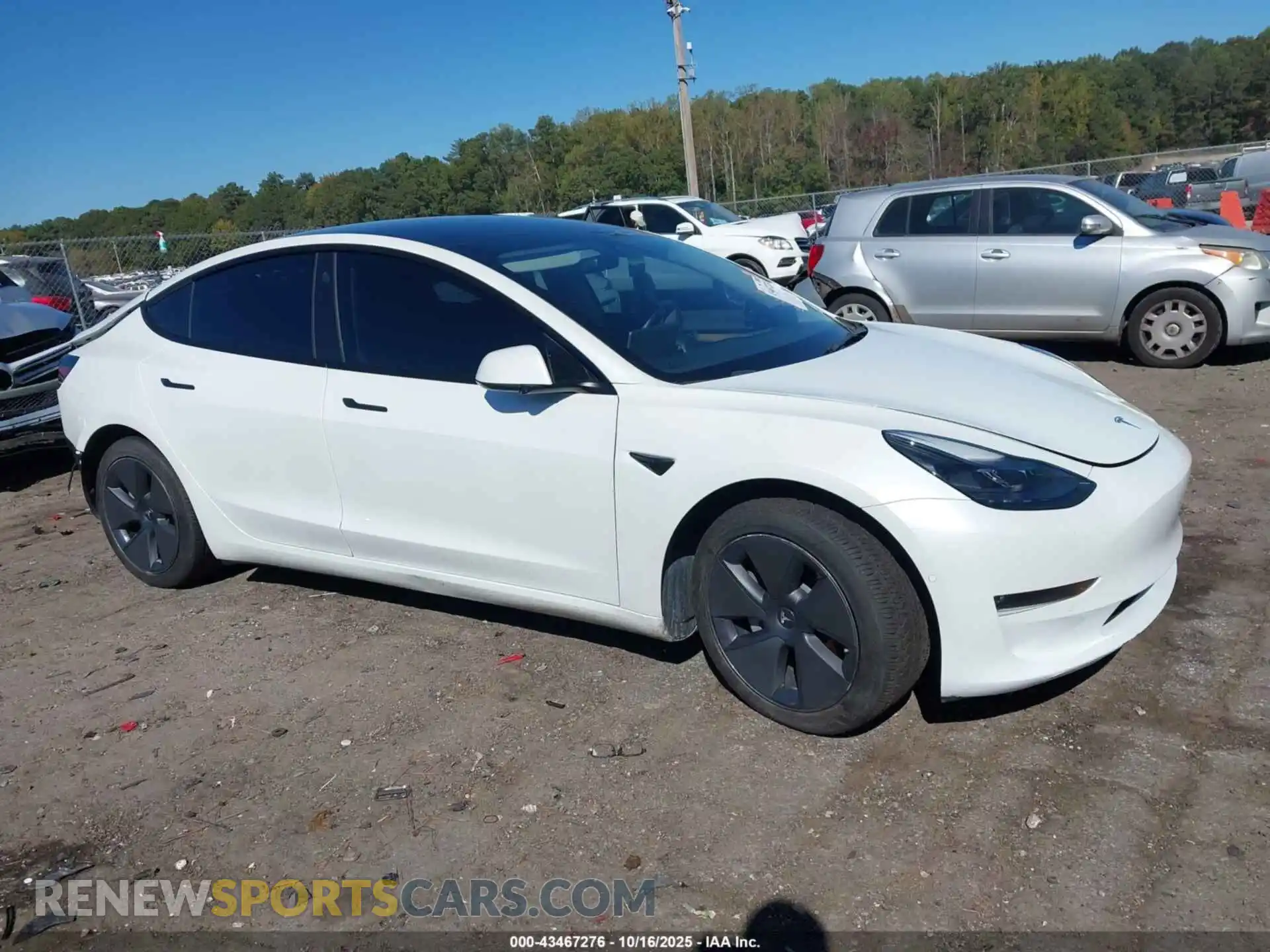 1 Photograph of a damaged car 5YJ3E1EBXNF257125 TESLA MODEL 3 2022