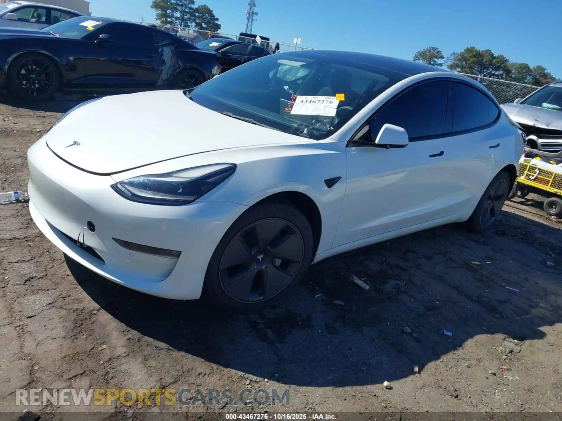 2 Photograph of a damaged car 5YJ3E1EBXNF257125 TESLA MODEL 3 2022