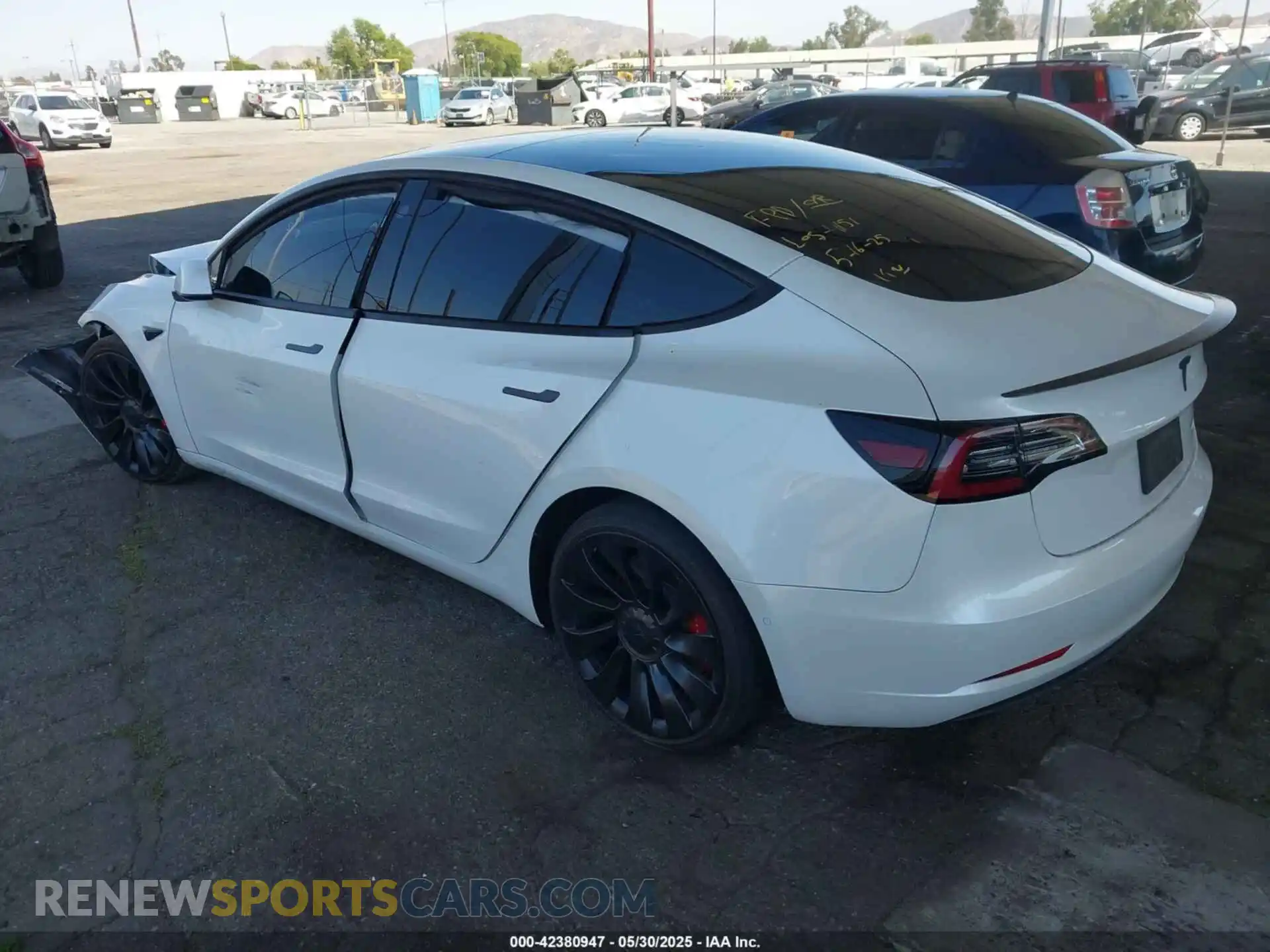 3 Photograph of a damaged car 5YJ3E1EC5NF195612 TESLA MODEL 3 2022