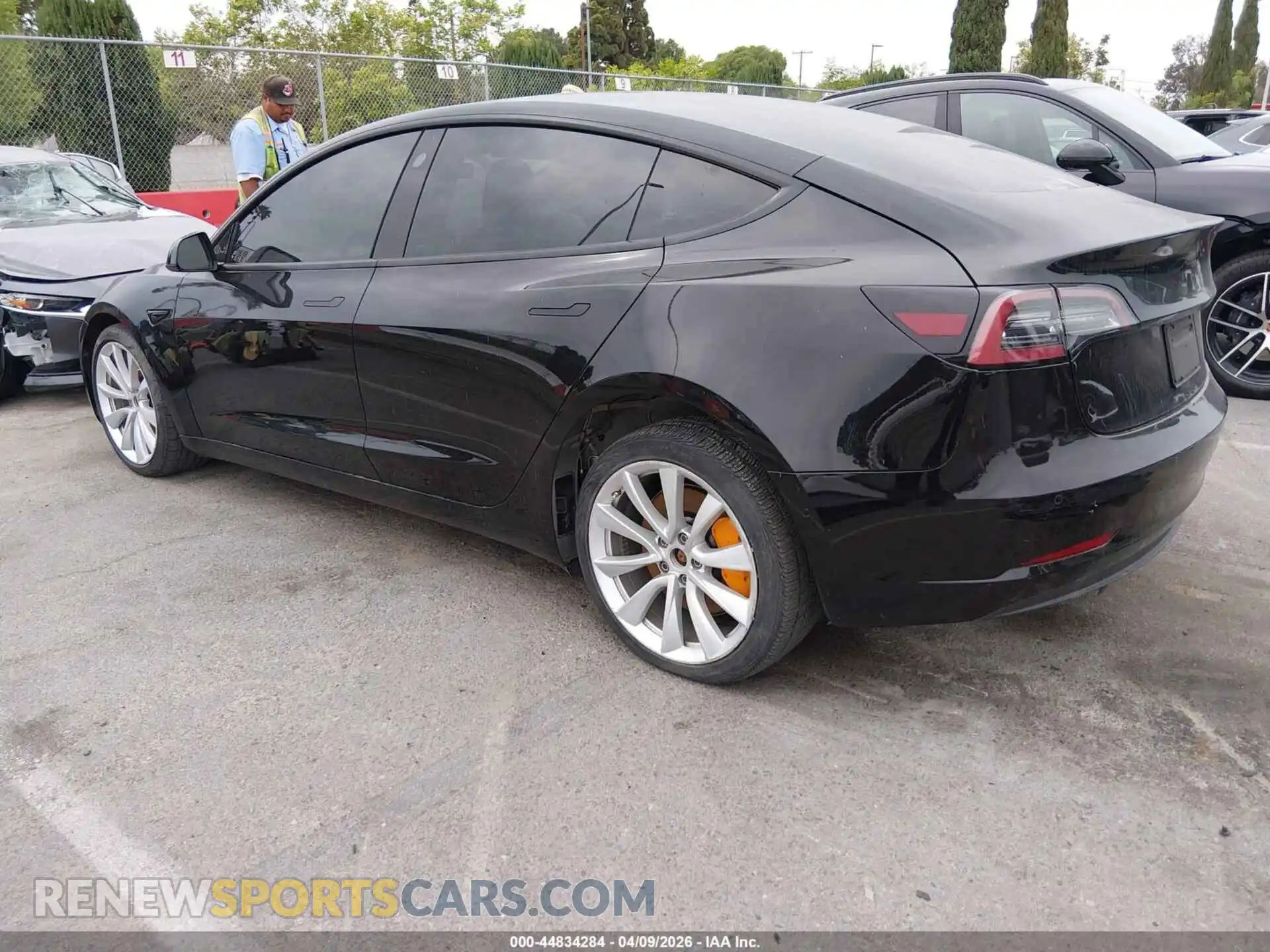 3 fotografías del automóvil dañado 5YJ3E1EC5NF331155 TESLA MODEL 3 2022