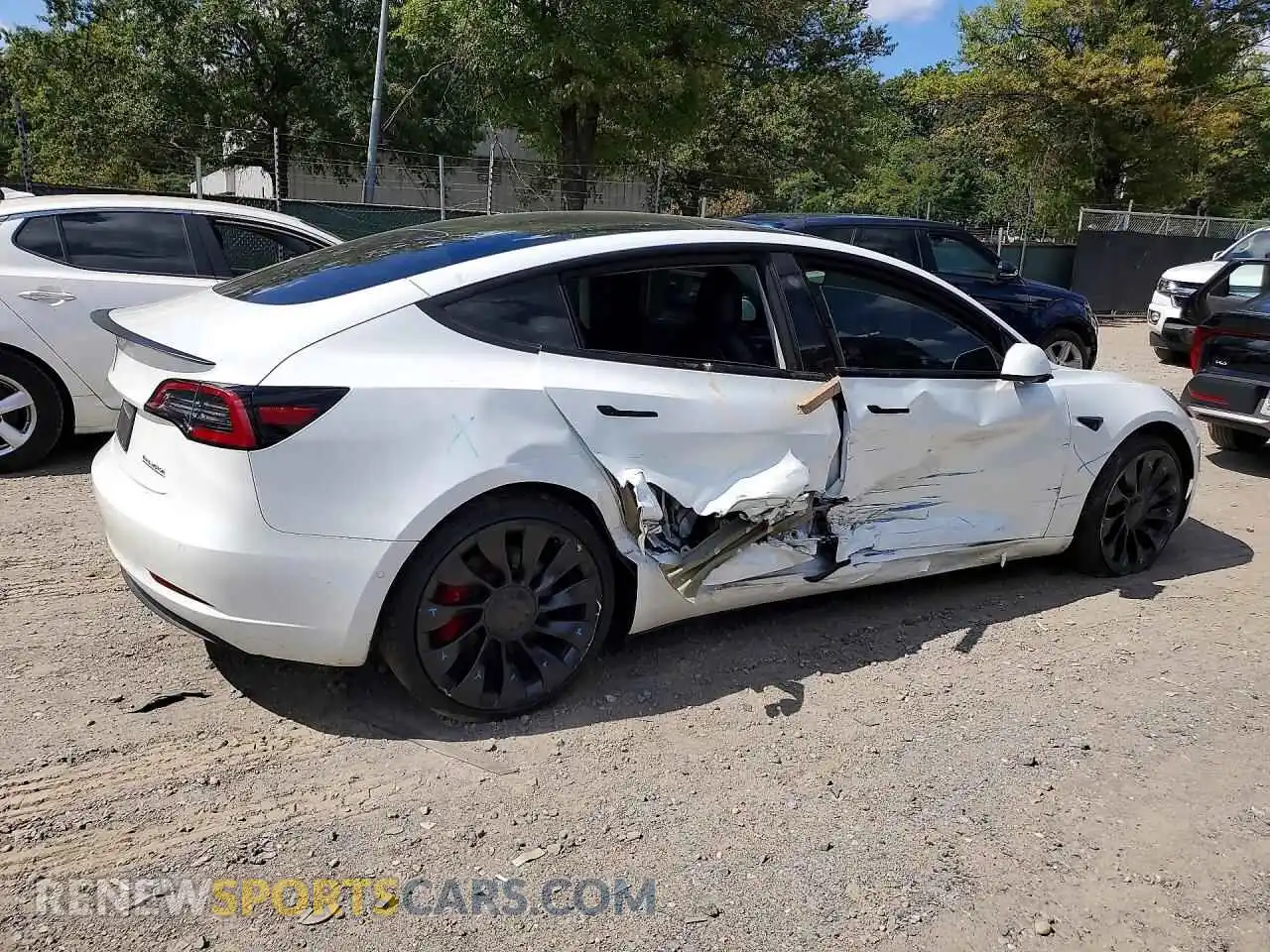 3 Photograph of a damaged car 5YJ3E1EC8NF324362 TESLA MODEL 3 2022