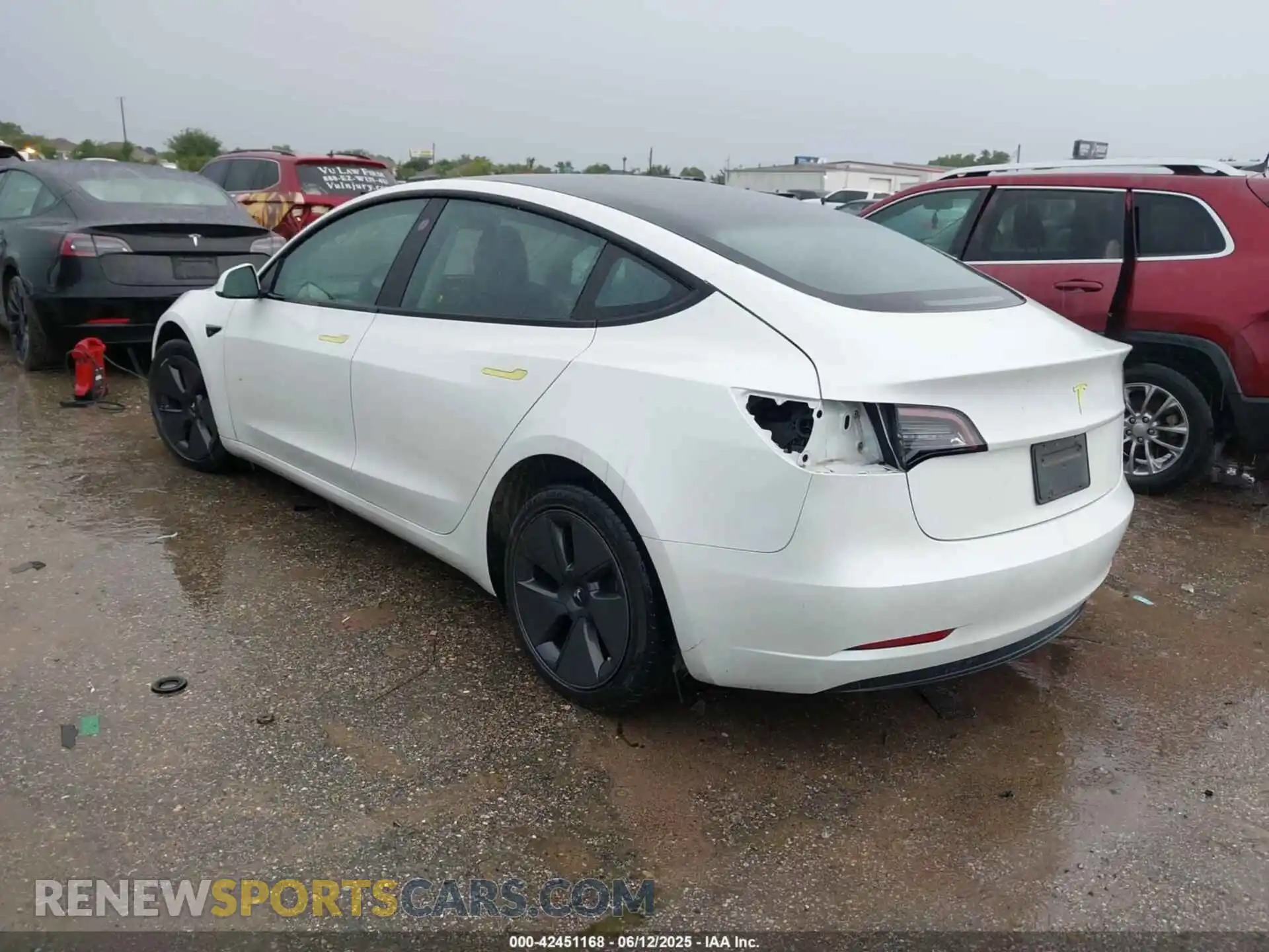 3 Photograph of a damaged car 5YJ3E1EA2PF433790 TESLA MODEL 3 2023