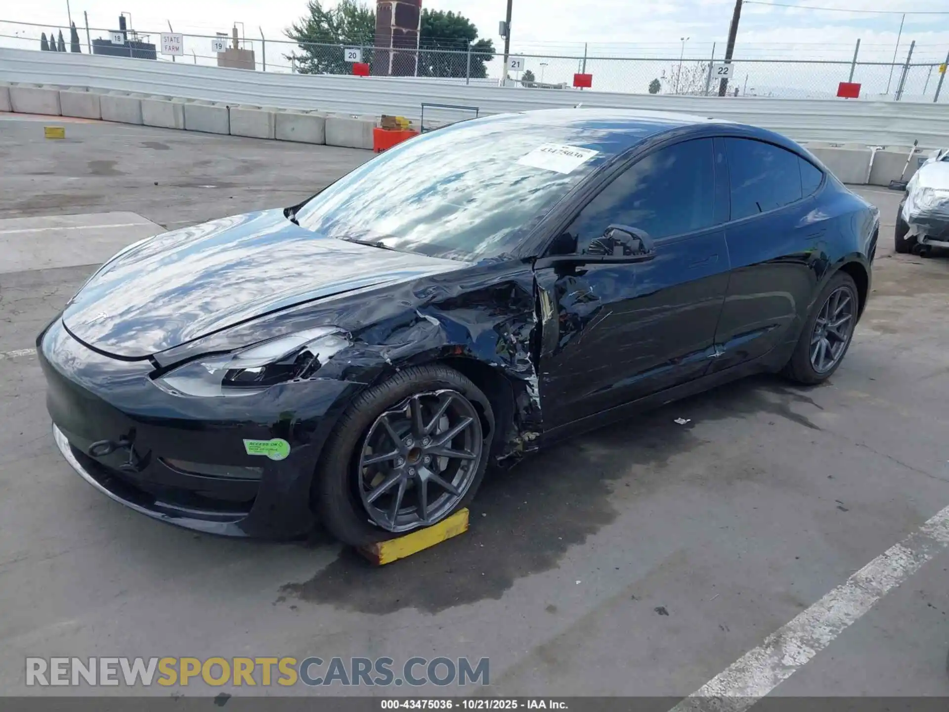 2 Photograph of a damaged car 5YJ3E1EA3PF519187 TESLA MODEL 3 2023