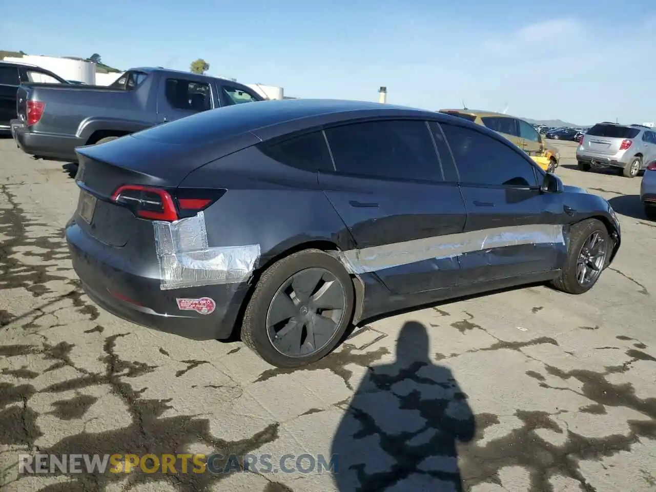 3 fotografías del automóvil dañado 5YJ3E1EA3PF697472 TESLA MODEL 3 2023