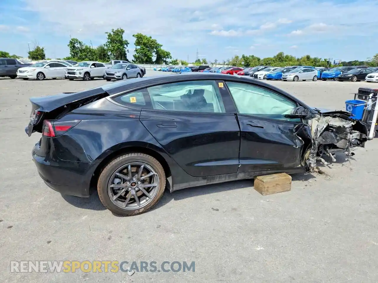 3 fotografías del automóvil dañado 5YJ3E1EA3PF702945 TESLA MODEL 3 2023