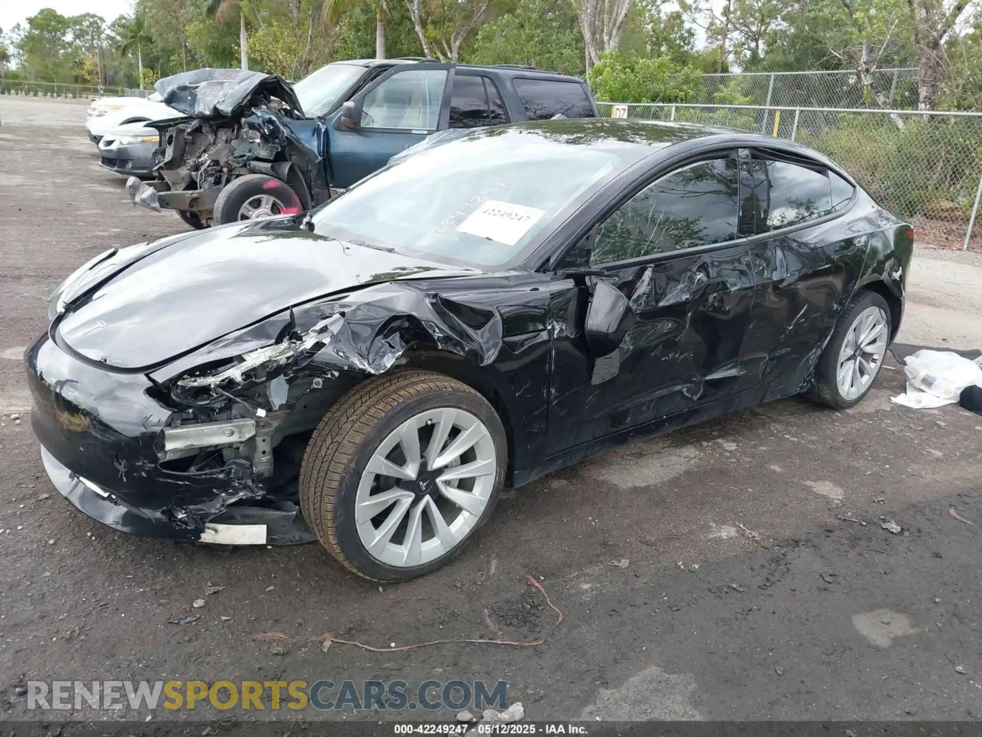 2 Photograph of a damaged car 5YJ3E1EA4PF433466 TESLA MODEL 3 2023