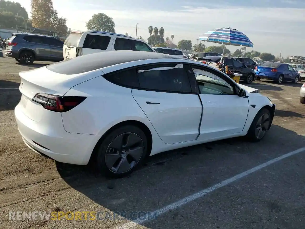 3 fotografías del automóvil dañado 5YJ3E1EA5PF398078 TESLA MODEL 3 2023