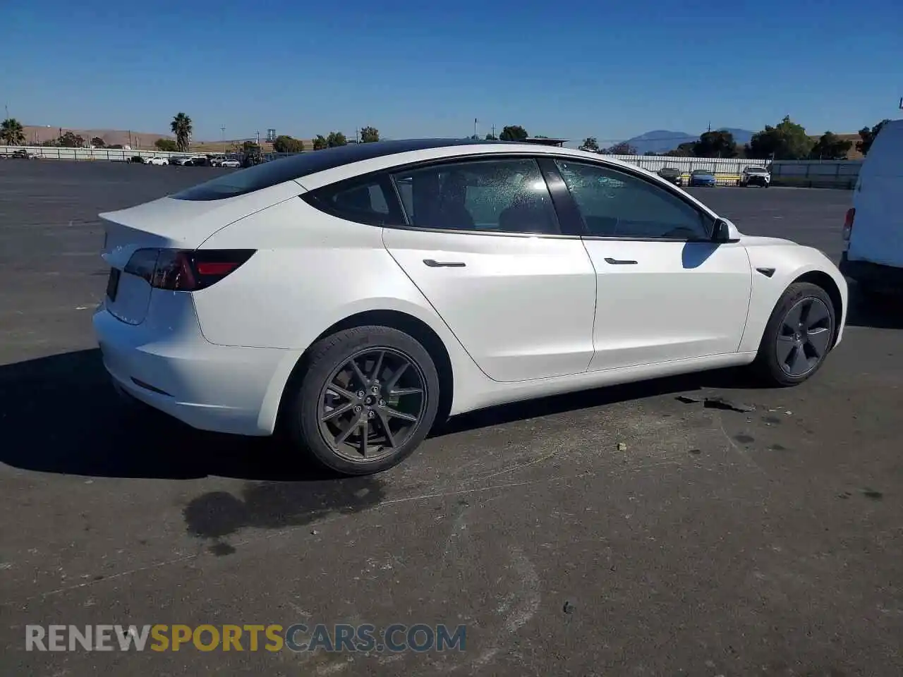 3 fotografías del automóvil dañado 5YJ3E1EA7PF574189 TESLA MODEL 3 2023