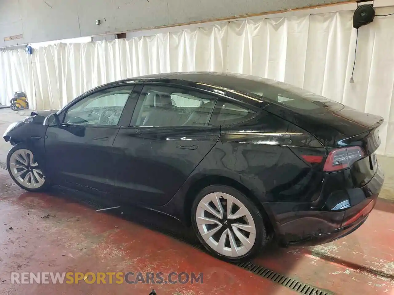 2 fotografías del automóvil dañado 5YJ3E1EAXPF436842 TESLA MODEL 3 2023