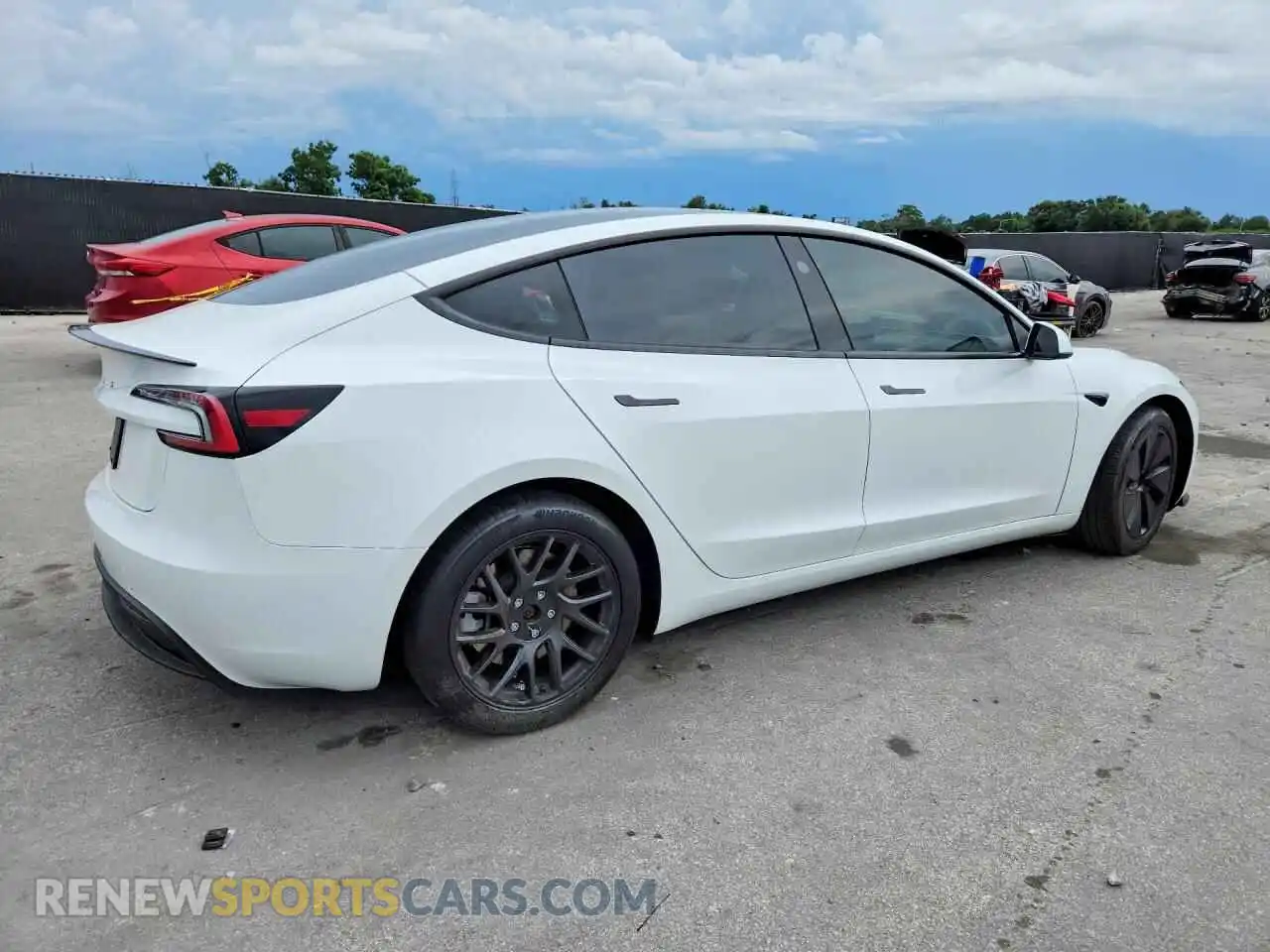 3 Фотография поврежденного автомобиля 5YJ3E1EA0RF743763 TESLA MODEL 3 2024