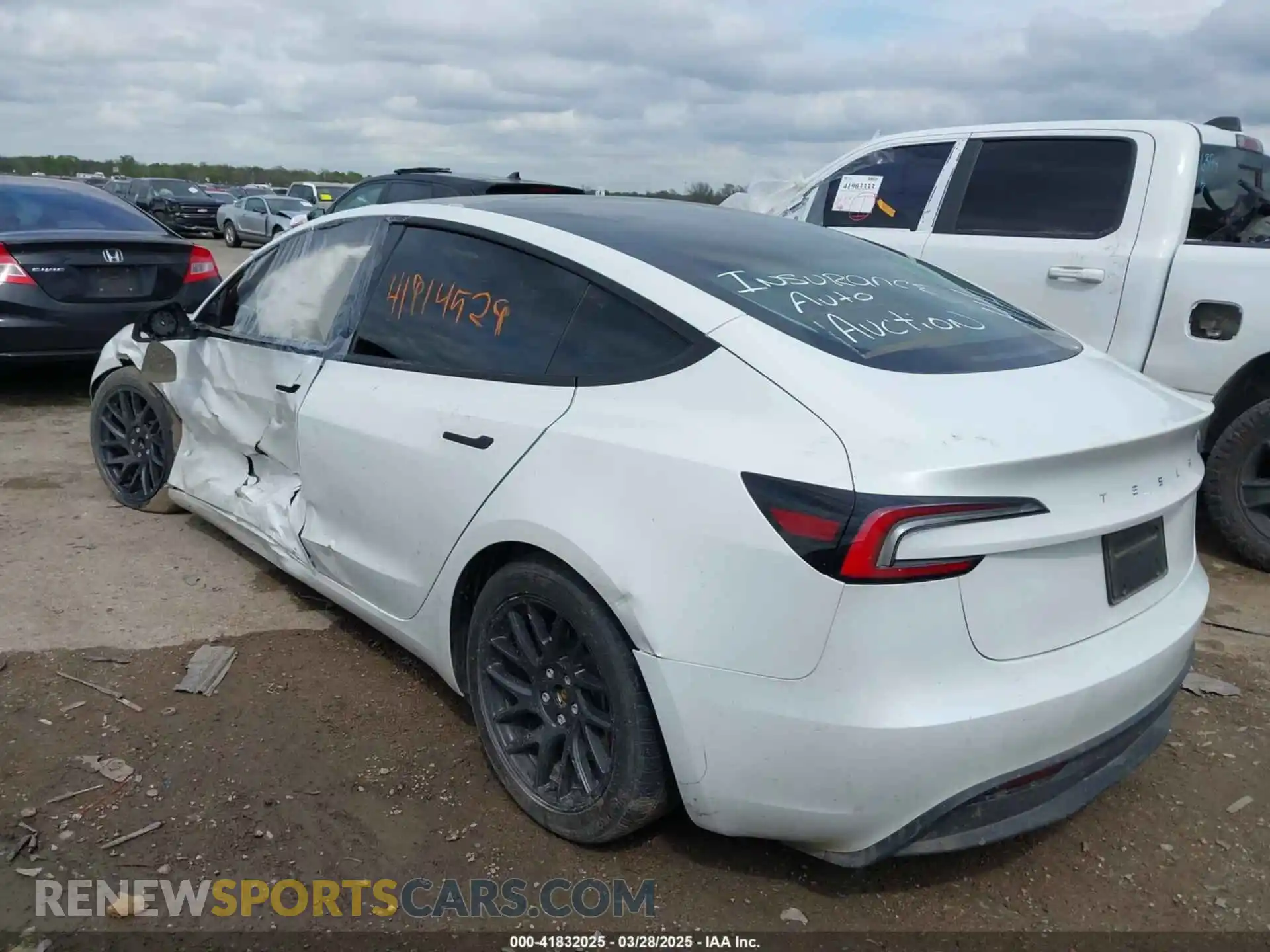3 Photograph of a damaged car 5YJ3E1EA2RF731663 TESLA MODEL 3 2024