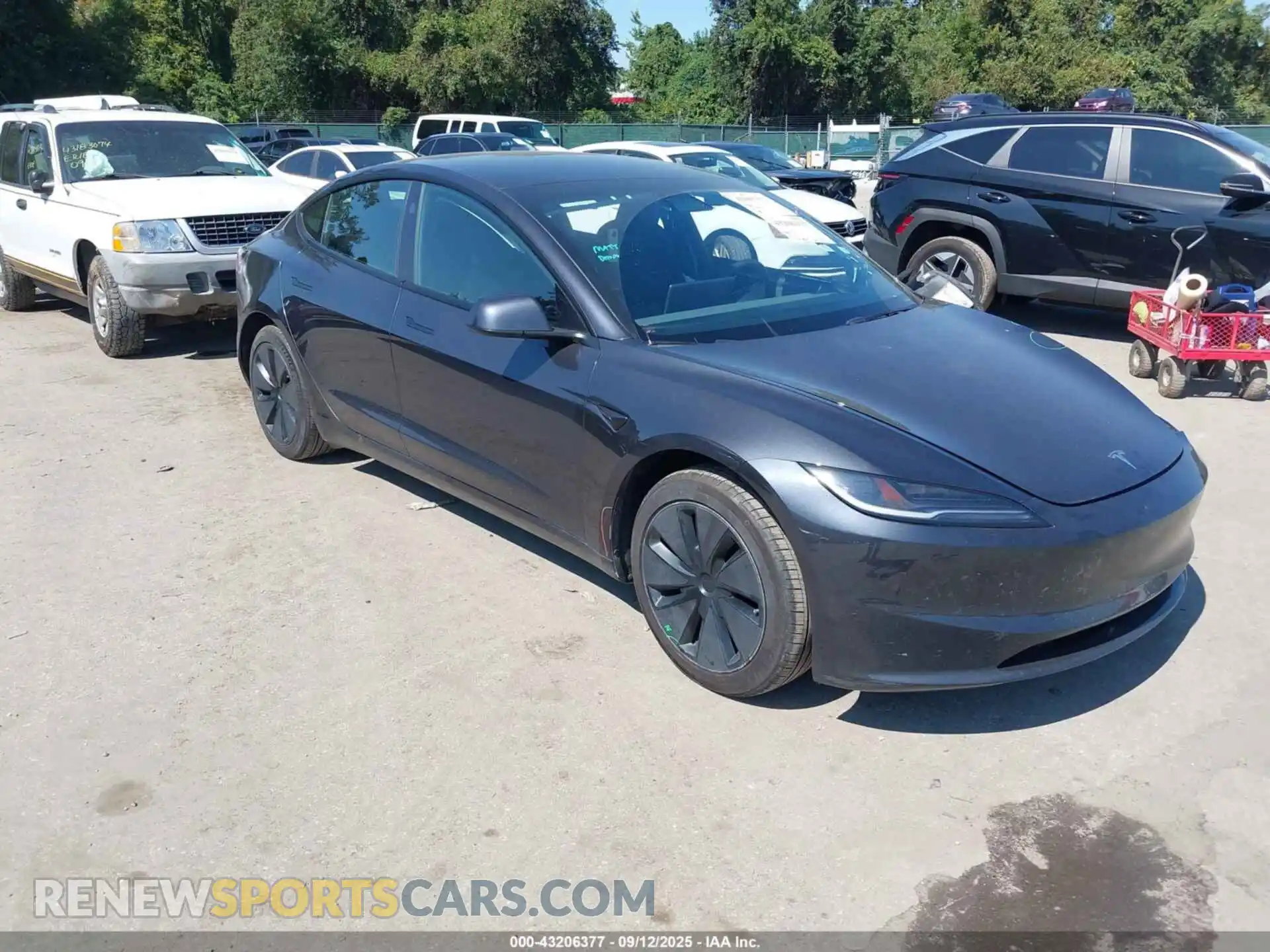 1 Photograph of a damaged car 5YJ3E1EA2RF748348 TESLA MODEL 3 2024