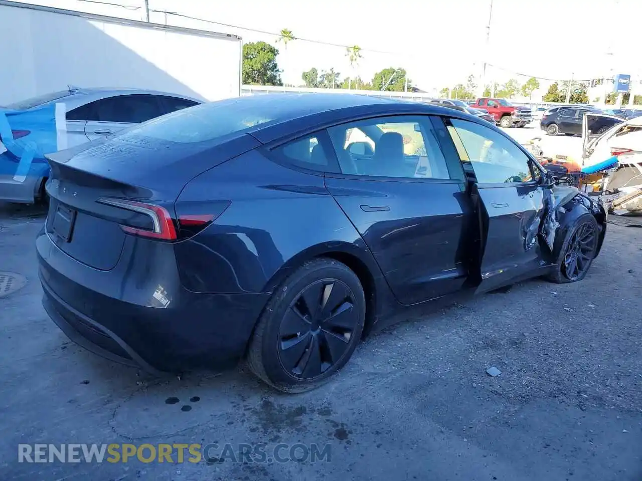 3 fotografías del automóvil dañado 5YJ3E1EA3RF744129 TESLA MODEL 3 2024