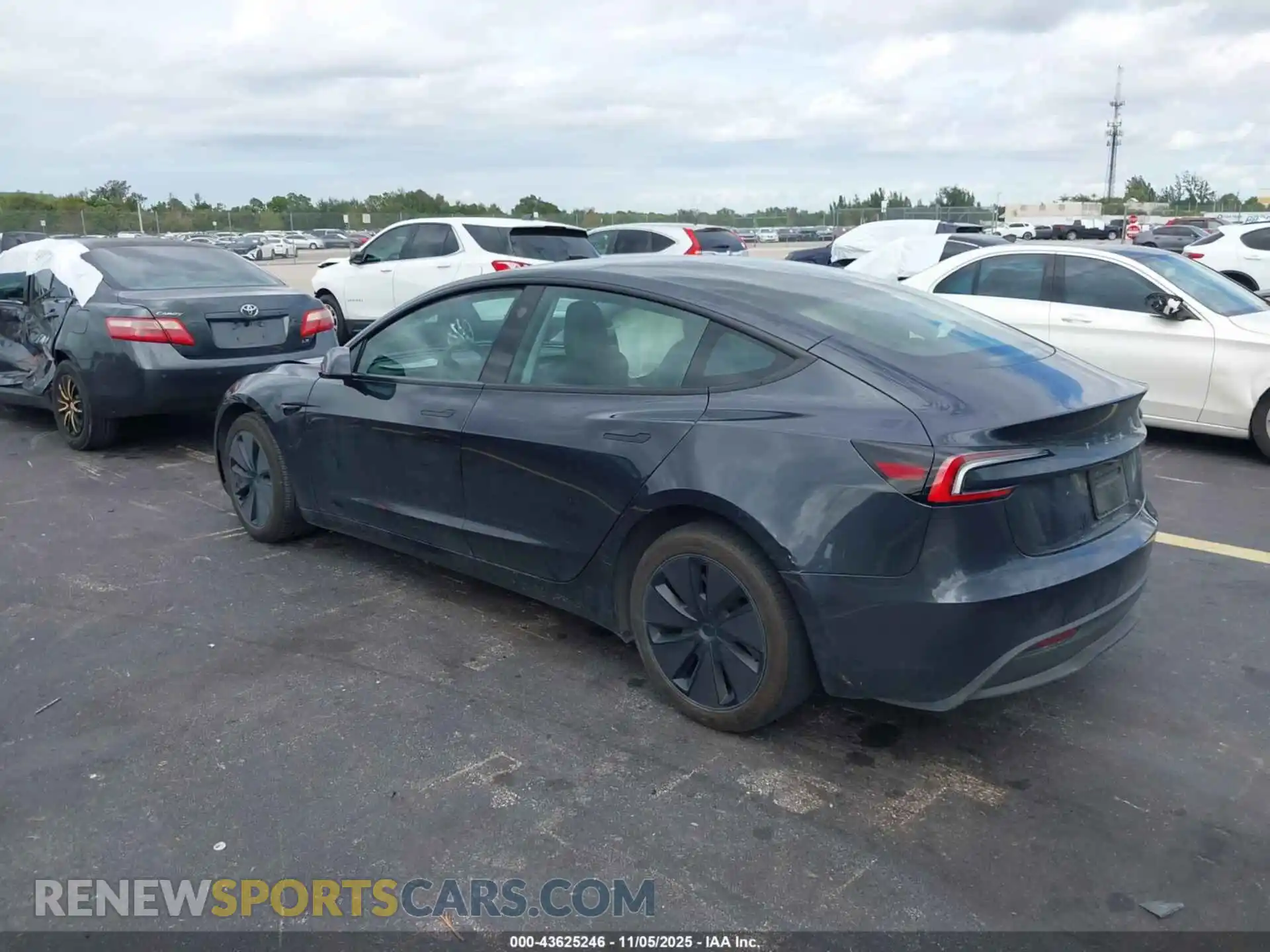 3 Photograph of a damaged car 5YJ3E1EA4RF731096 TESLA MODEL 3 2024