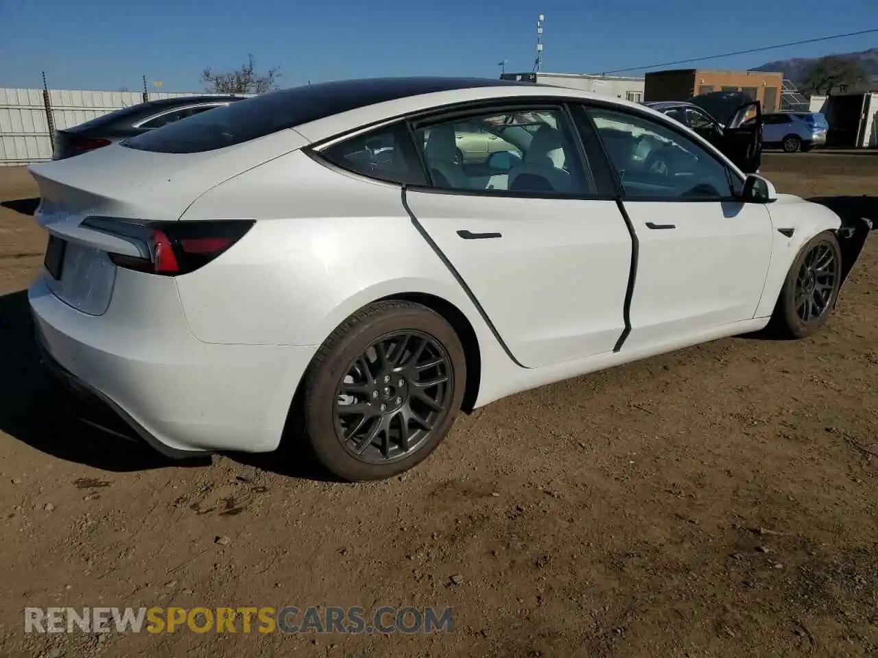 3 fotografías del automóvil dañado 5YJ3E1EA7RF826302 TESLA MODEL 3 2024