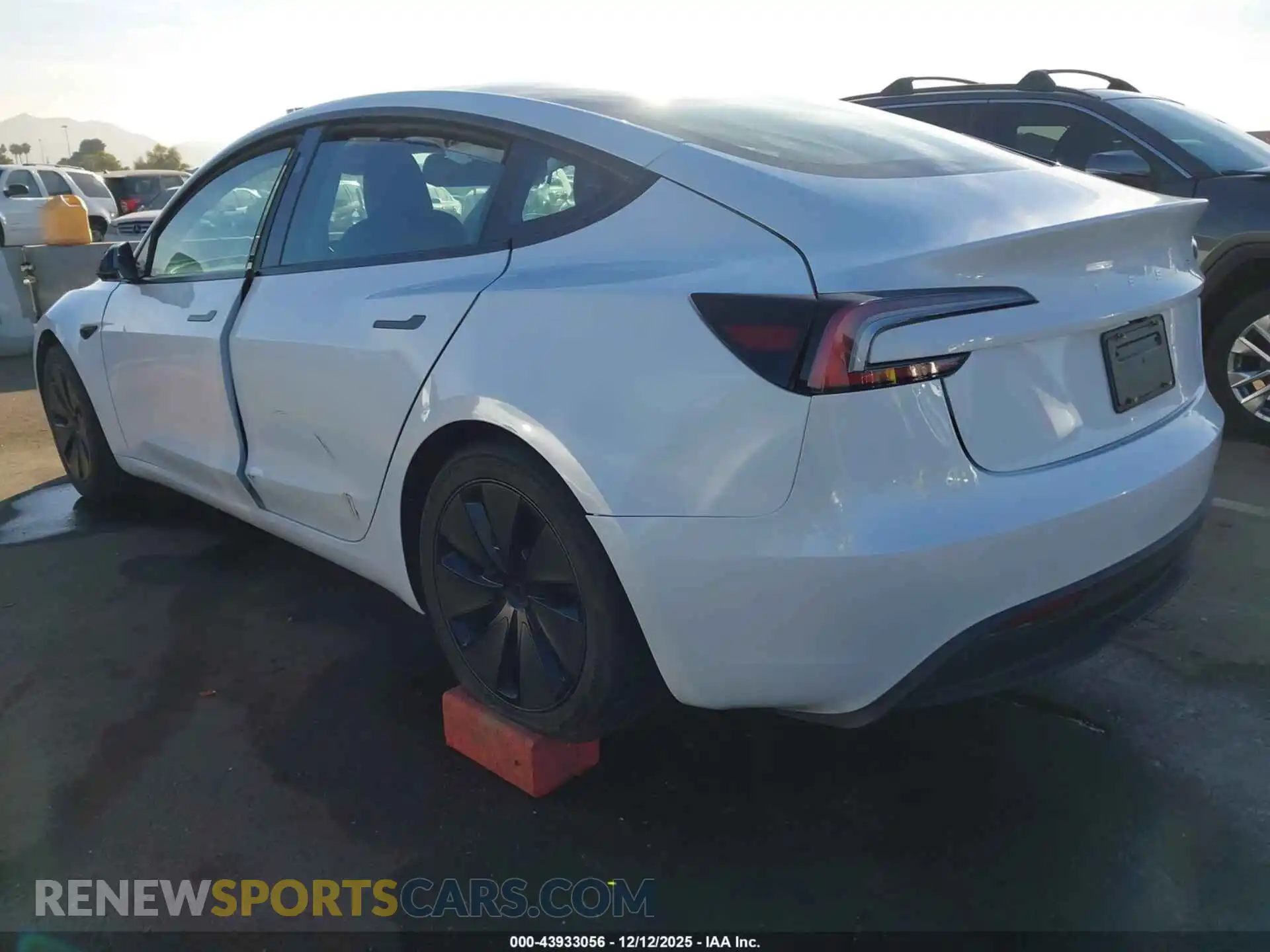 3 Photograph of a damaged car 5YJ3E1EA8RF737872 TESLA MODEL 3 2024