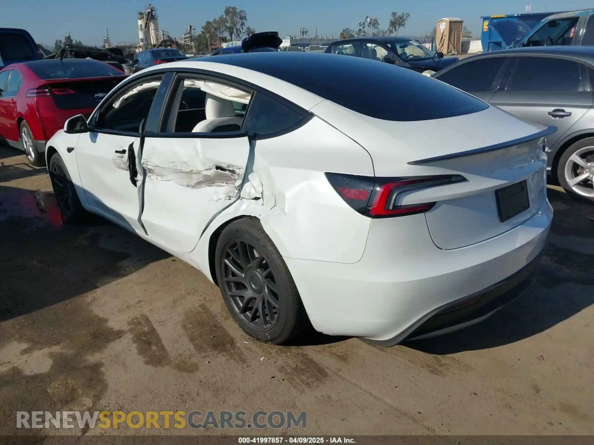 3 Photograph of a damaged car 5YJ3E1EB0RF822603 TESLA MODEL 3 2024