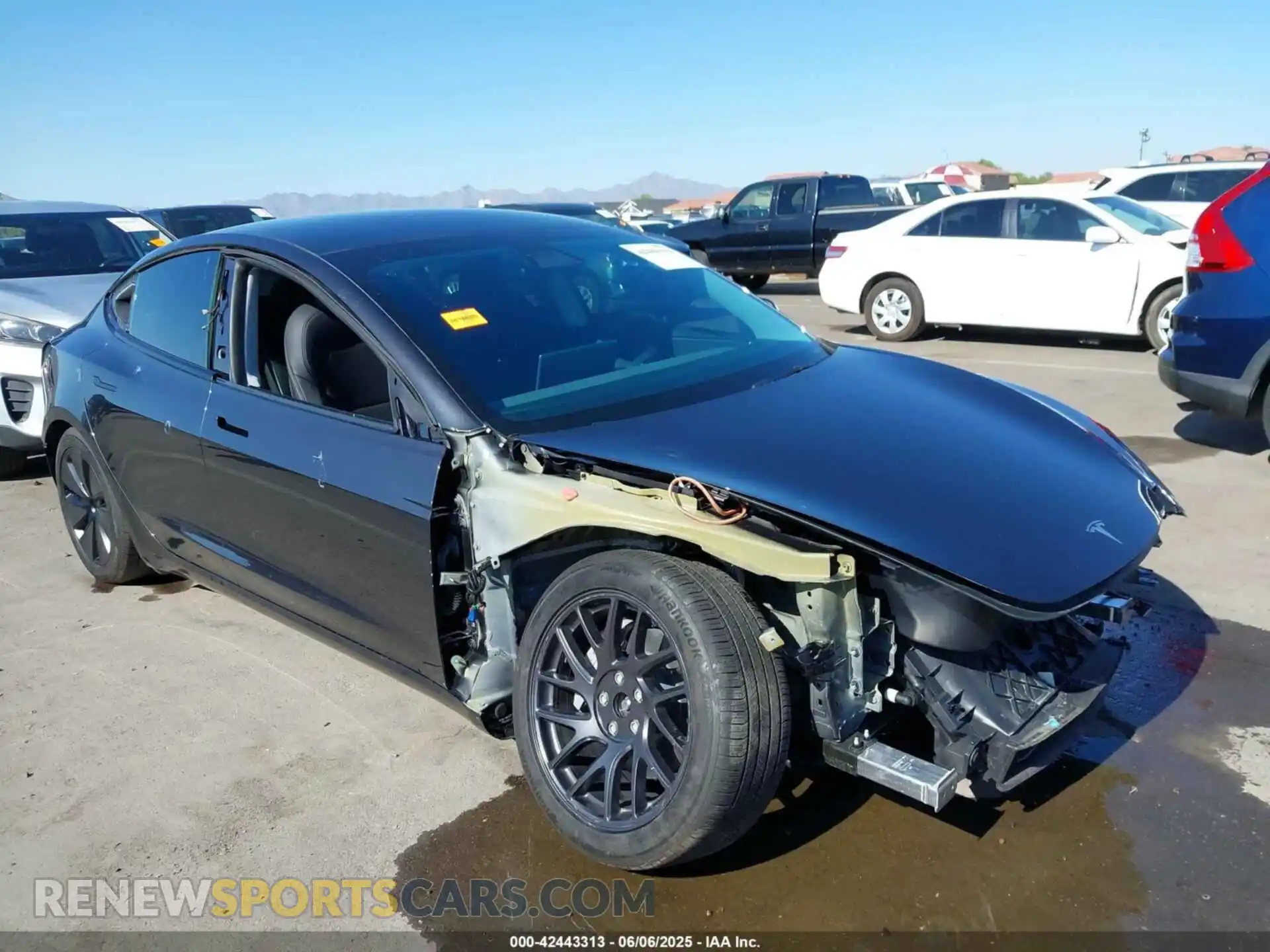 1 Фотография поврежденного автомобиля 5YJ3E1EB2RF735592 TESLA MODEL 3 2024
