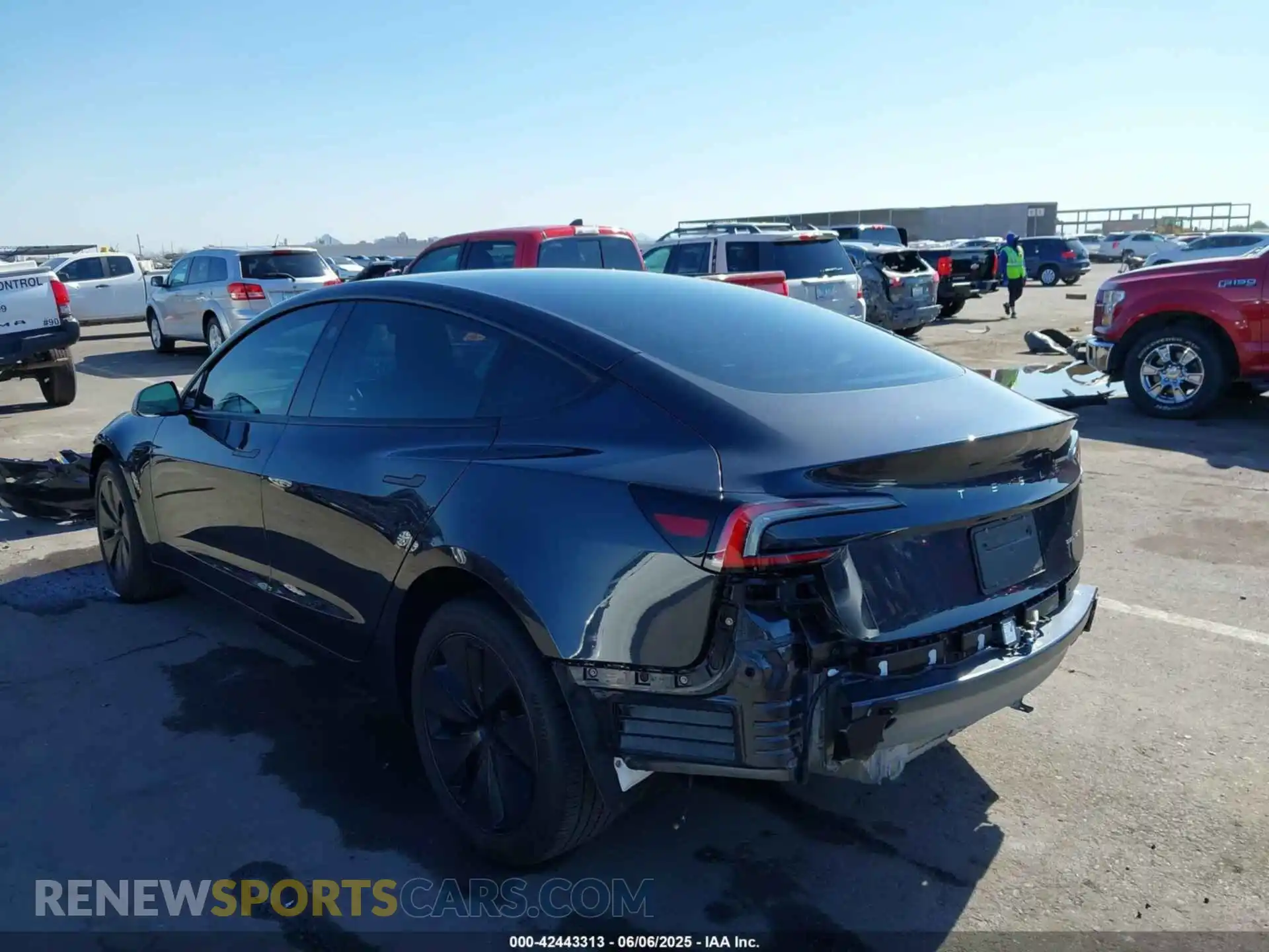 3 Фотография поврежденного автомобиля 5YJ3E1EB2RF735592 TESLA MODEL 3 2024