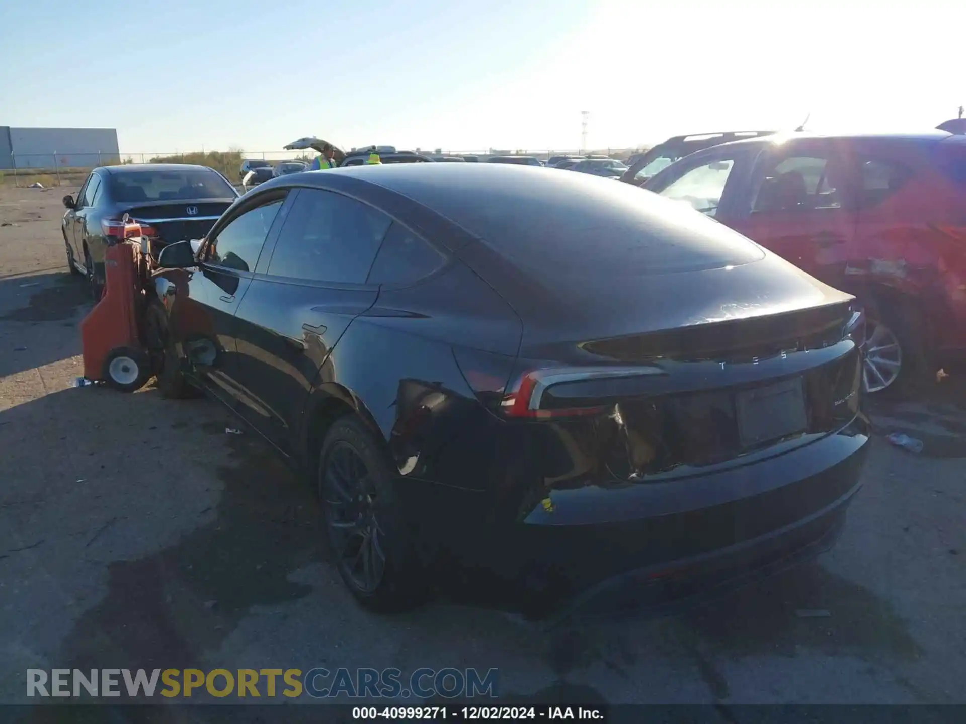 3 fotografías del automóvil dañado 5YJ3E1EB3RF800644 TESLA MODEL 3 2024