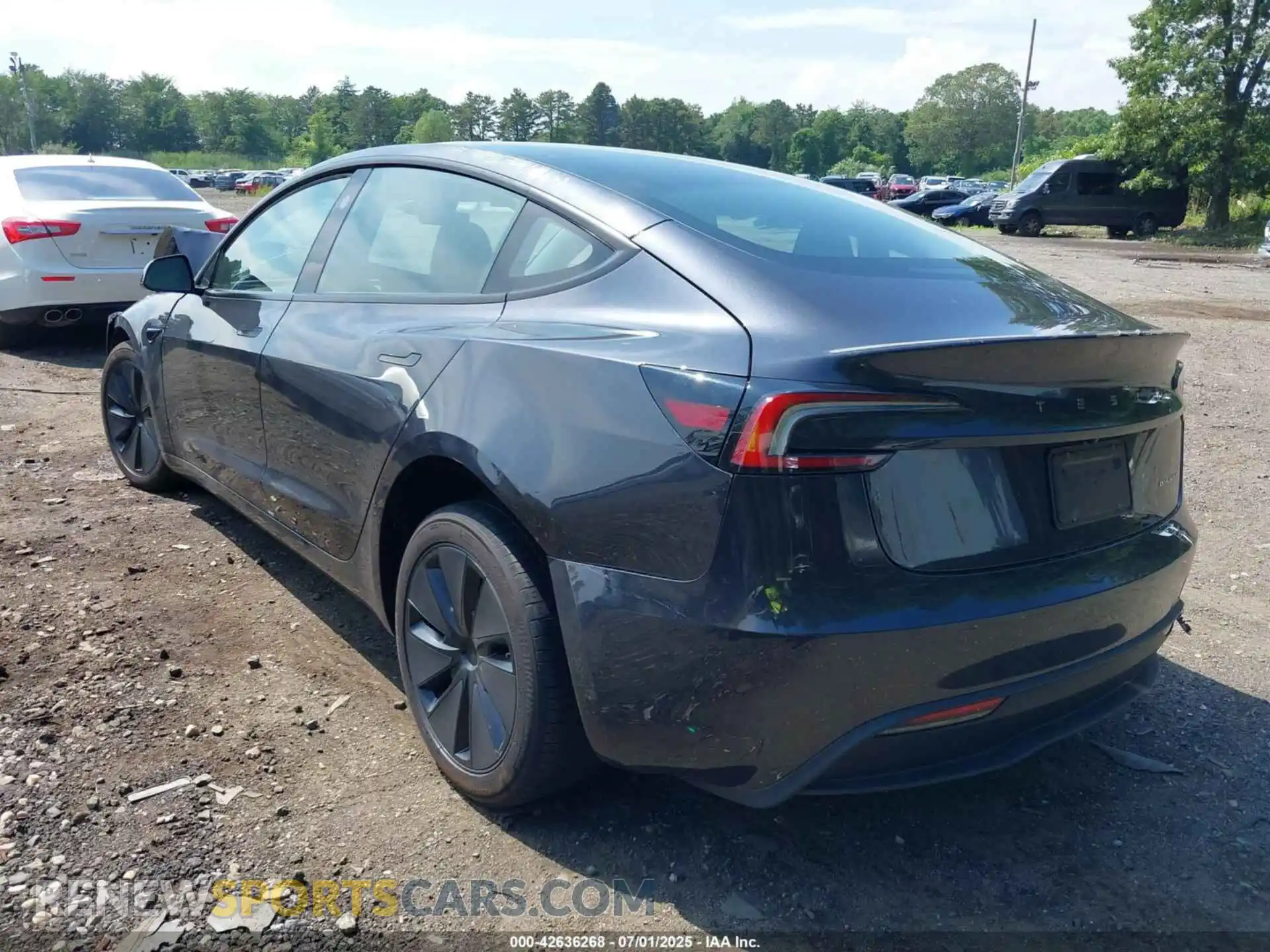 3 Photograph of a damaged car 5YJ3E1EB5RF832608 TESLA MODEL 3 2024