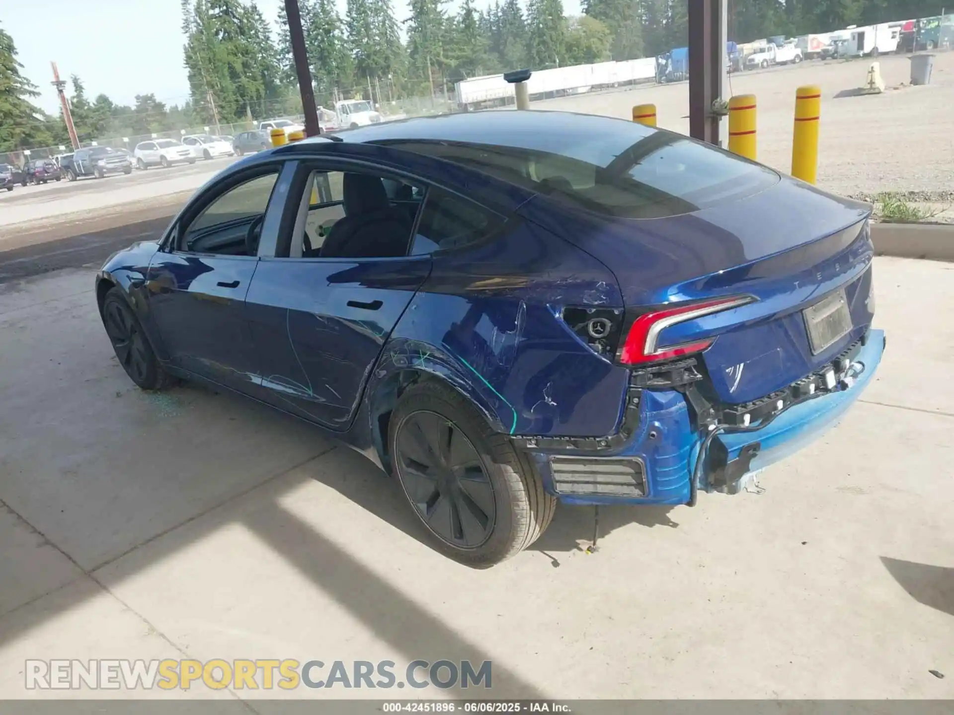 3 Photograph of a damaged car 5YJ3E1EB7RF808827 TESLA MODEL 3 2024