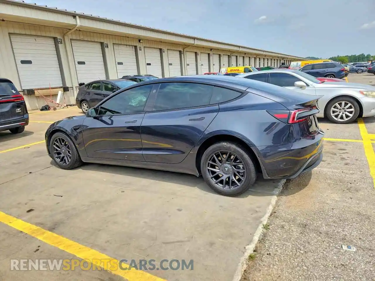 2 fotografías del automóvil dañado 5YJ3E1EBXRF817487 TESLA MODEL 3 2024