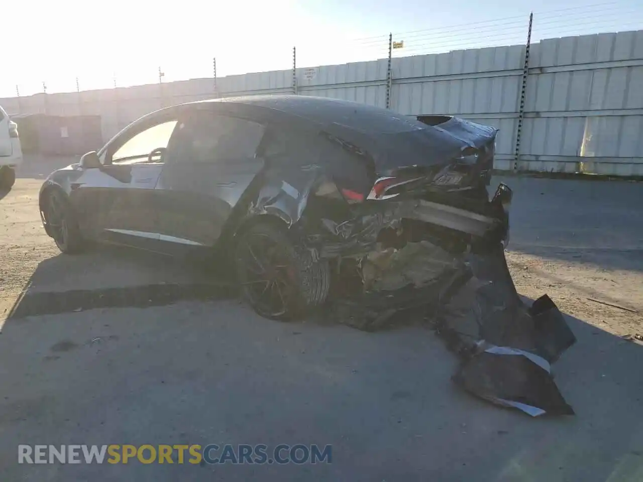 2 fotografías del automóvil dañado 5YJ3E1ET3RF799097 TESLA MODEL 3 2024
