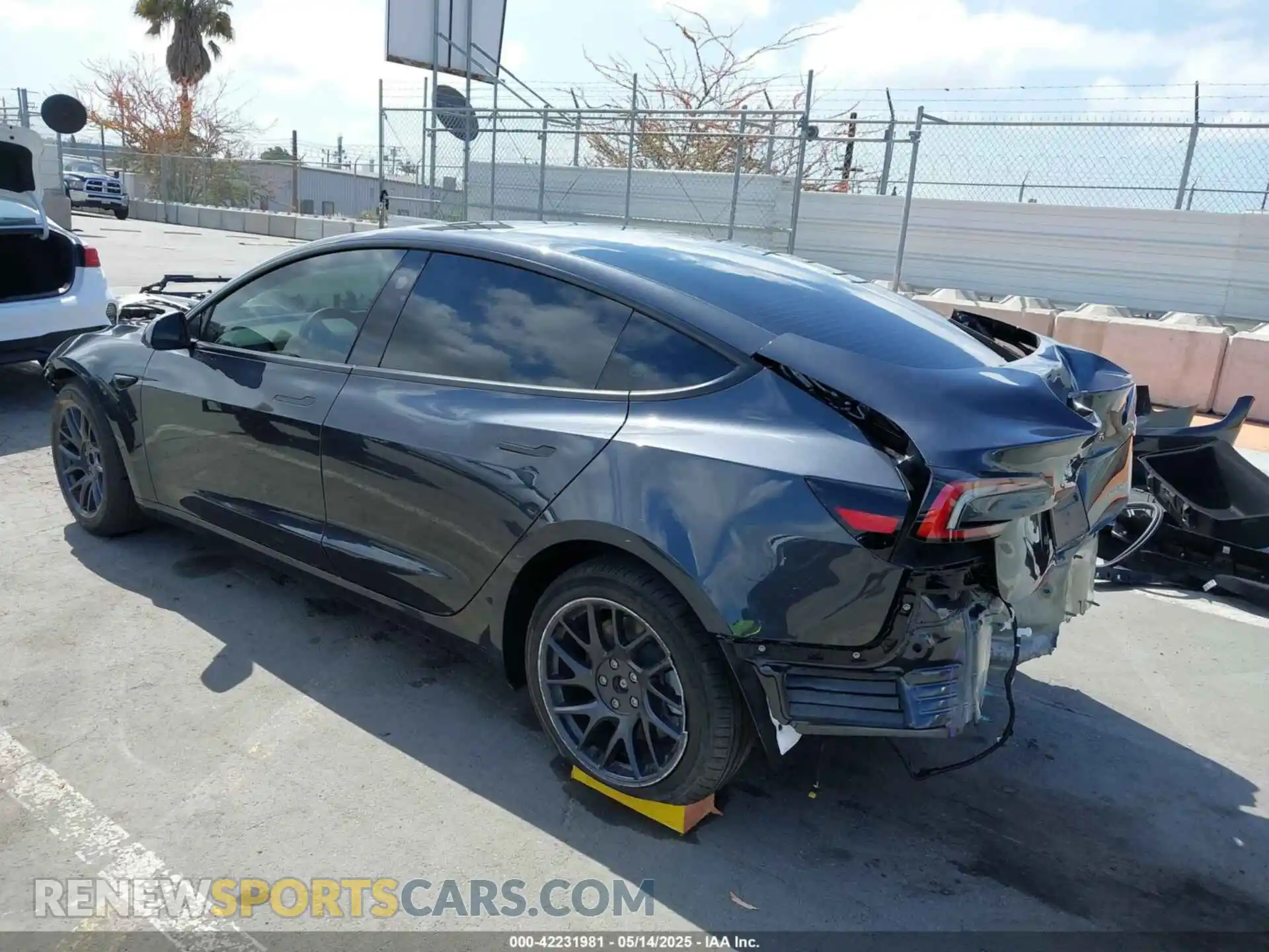 3 Photograph of a damaged car 5YJ3E1EB5SF960787 TESLA MODEL 3 2025