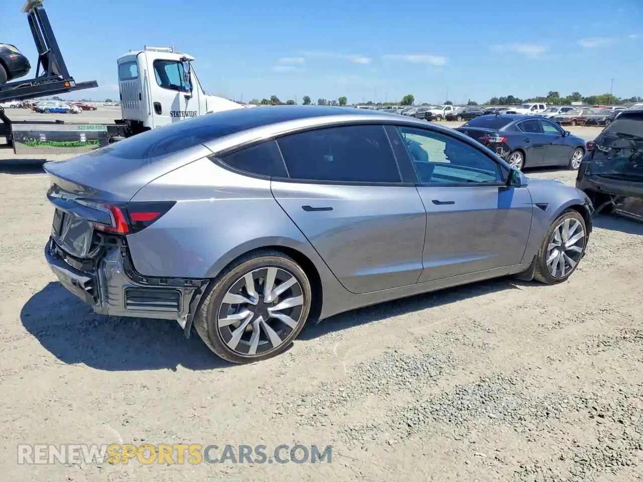 3 fotografías del automóvil dañado 5YJ3E1EB7SF963996 TESLA MODEL 3 2025