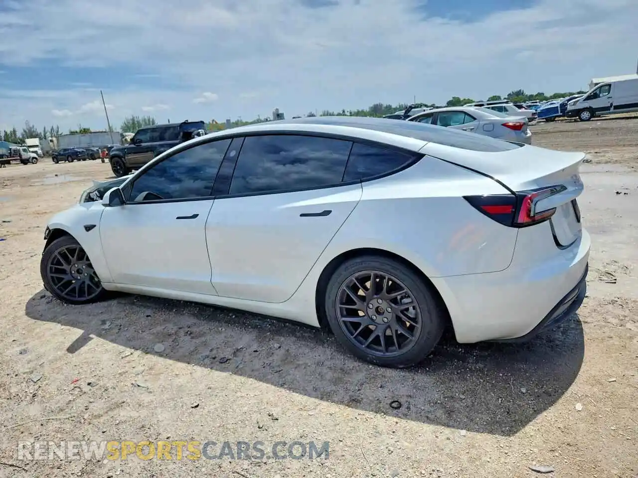 2 fotografías del automóvil dañado 5YJ3E1EB8SF003697 TESLA MODEL 3 2025