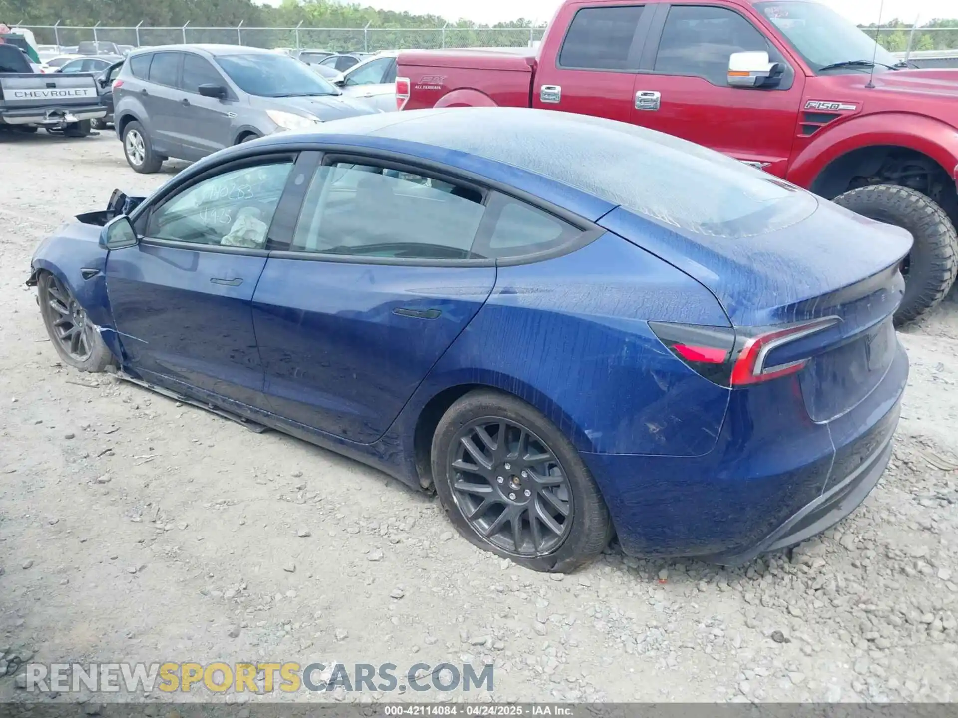 3 Photograph of a damaged car 5YJ3E1EB9SF940283 TESLA MODEL 3 2025
