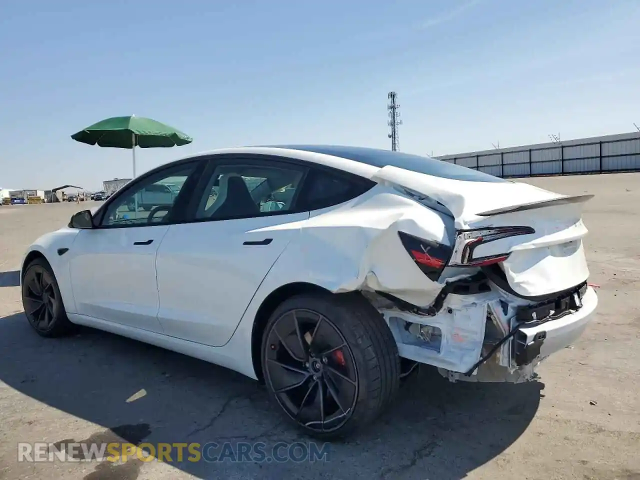 2 fotografías del automóvil dañado 5YJ3E1ET4SF960532 TESLA MODEL 3 2025