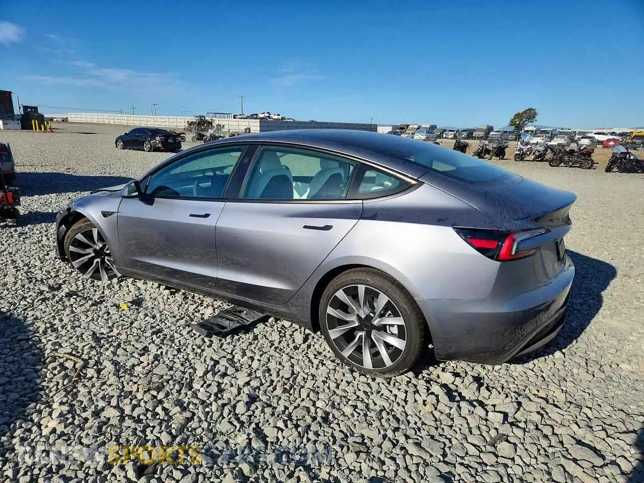 2 Фотография поврежденного автомобиля 5YJ3E1EB5TF193735 TESLA MODEL 3 2026