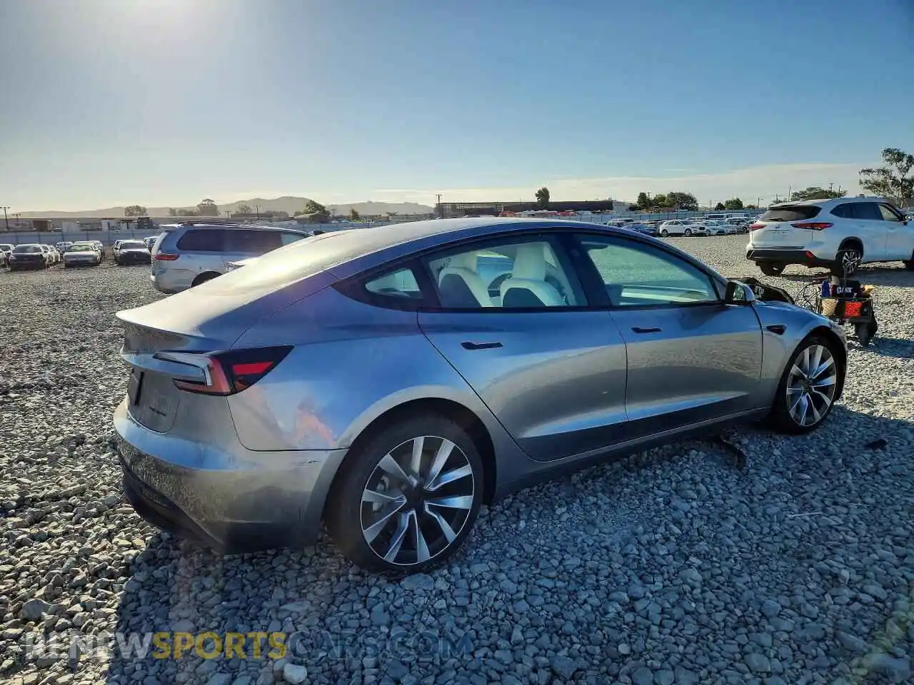 3 Фотография поврежденного автомобиля 5YJ3E1EB5TF193735 TESLA MODEL 3 2026