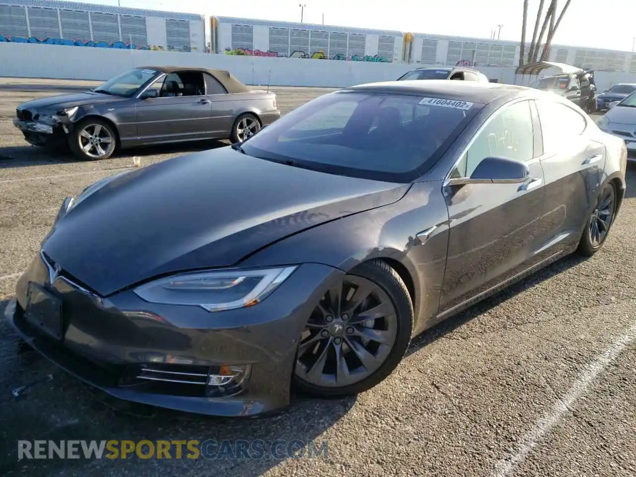 2 fotografías del automóvil dañado 5YJSA1E20KF308036 TESLA MODEL S 2019