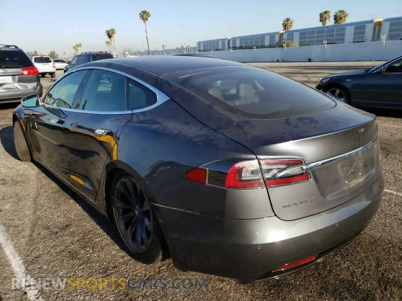 3 fotografías del automóvil dañado 5YJSA1E20KF308036 TESLA MODEL S 2019