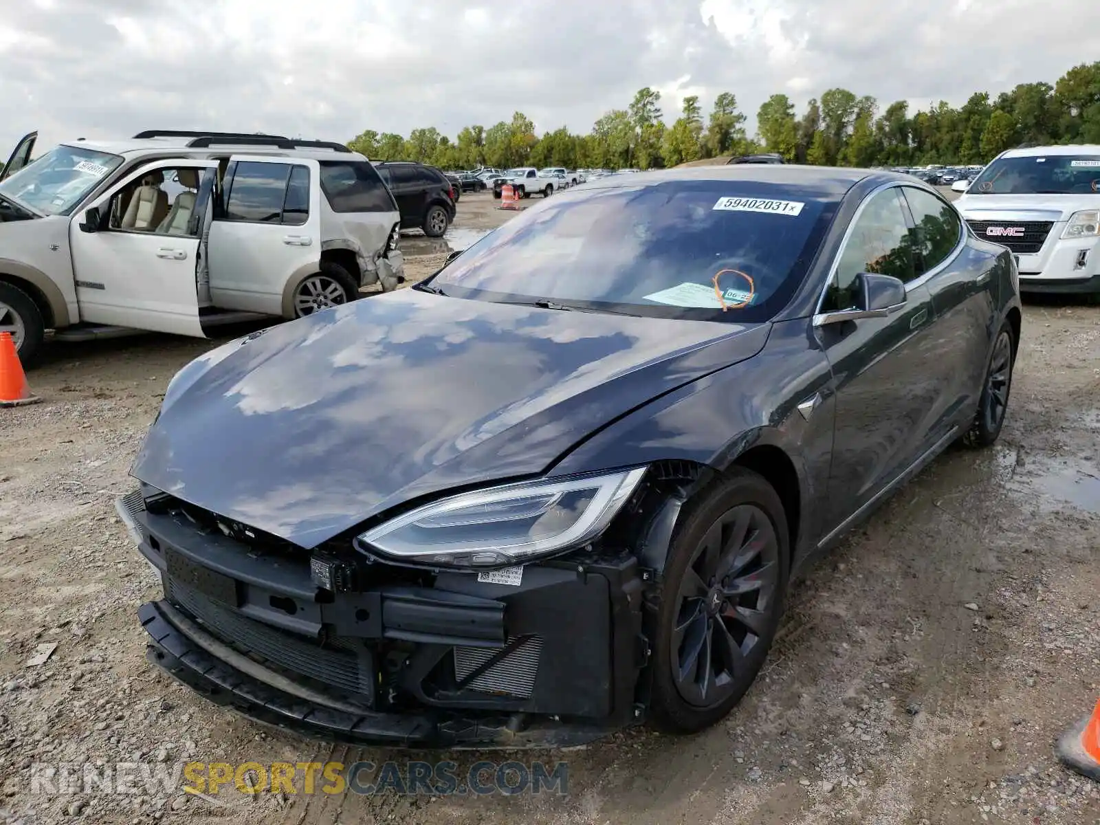 2 fotografías del automóvil dañado 5YJSA1E20KF331820 TESLA MODEL S 2019