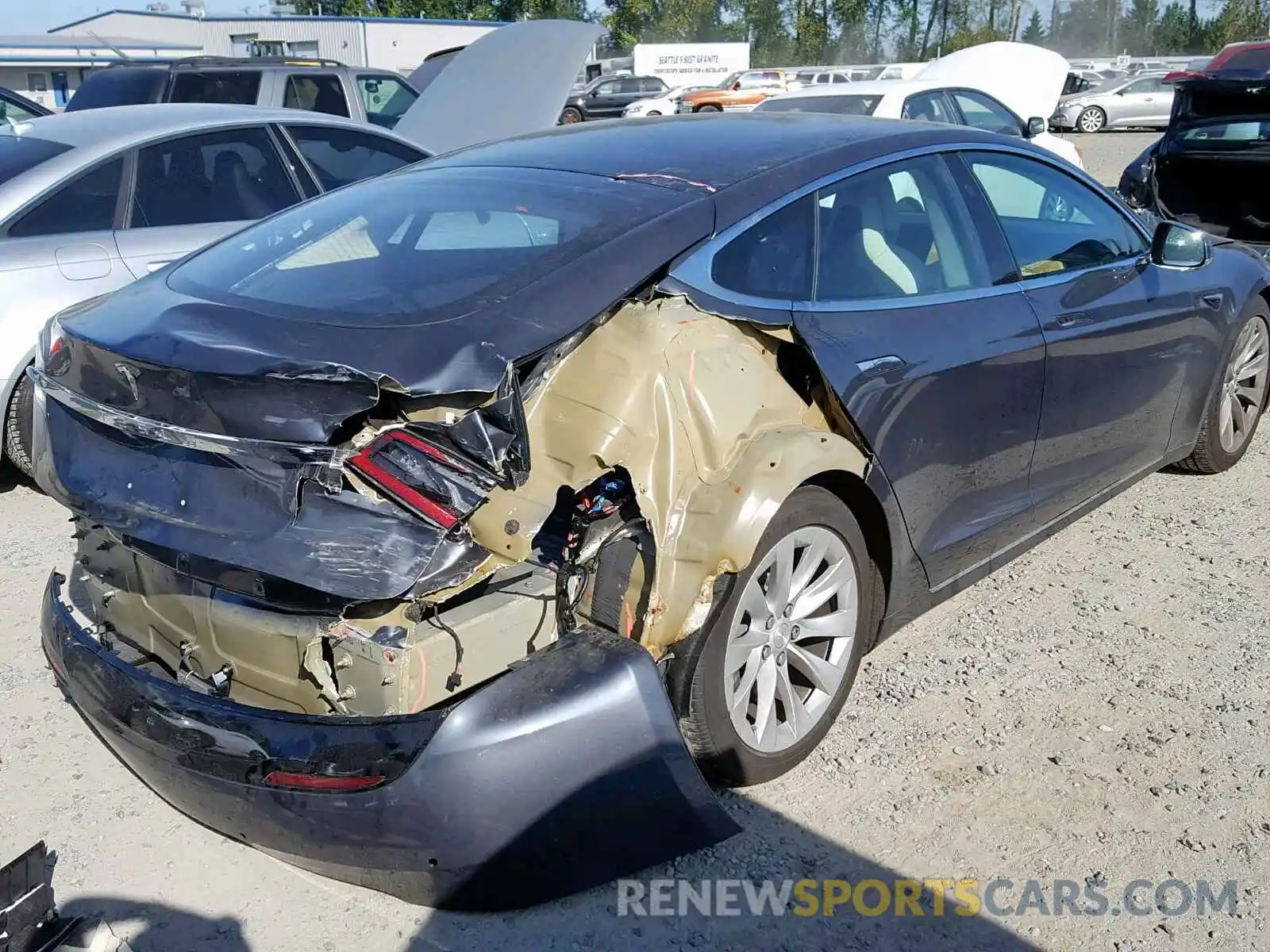 4 Photograph of a damaged car 5YJSA1E26KF312771 TESLA MODEL S 2019