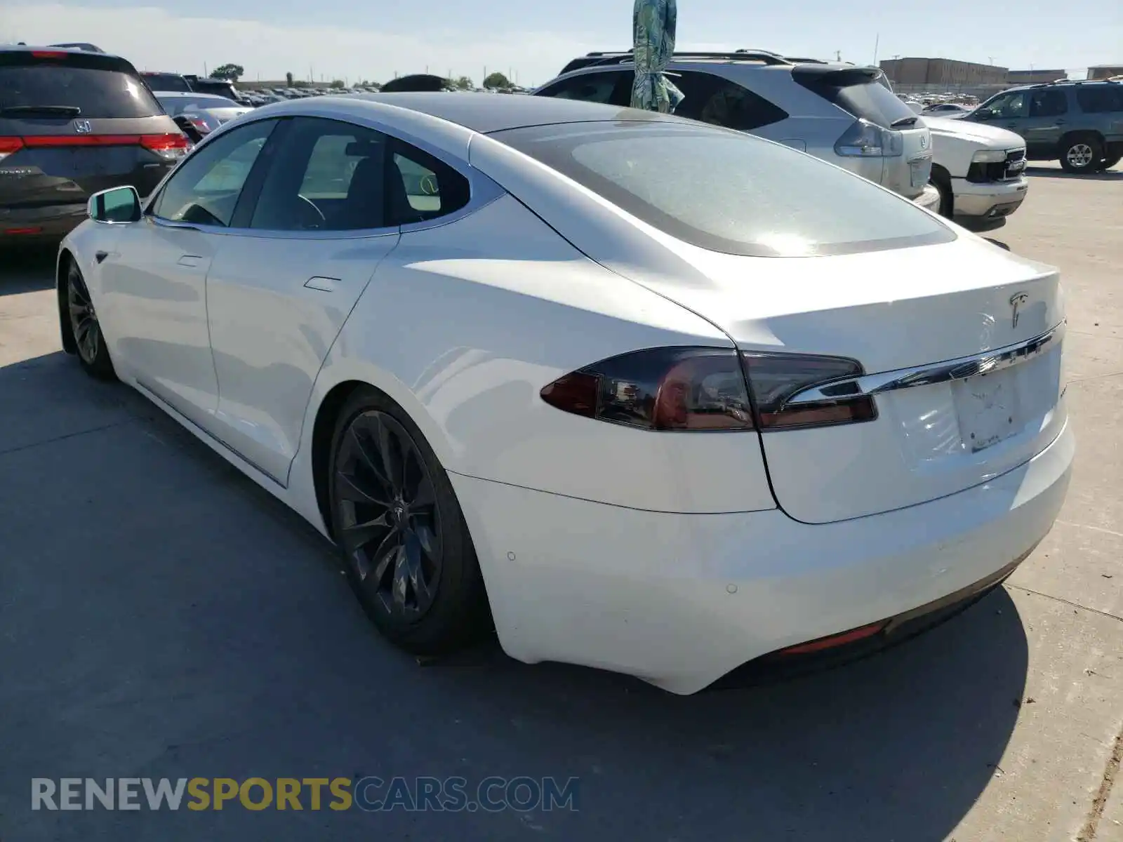 3 Фотография поврежденного автомобиля 5YJSA1E20LF354810 TESLA MODEL S 2020