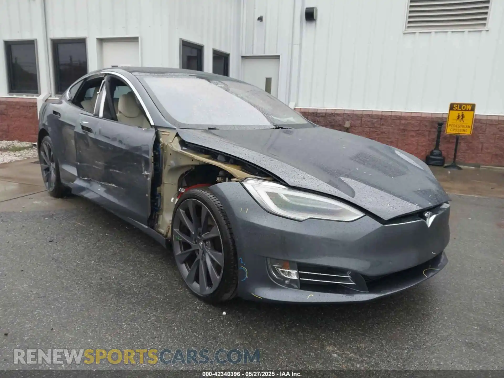 1 Photograph of a damaged car 5YJSA1E20LF356055 TESLA MODEL S 2020