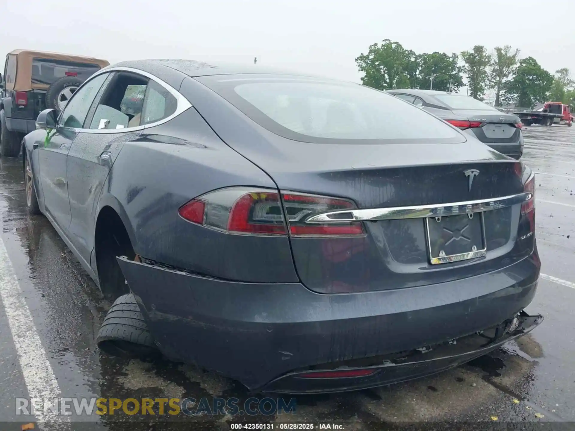 3 Photograph of a damaged car 5YJSA1E21LF413251 TESLA MODEL S 2020