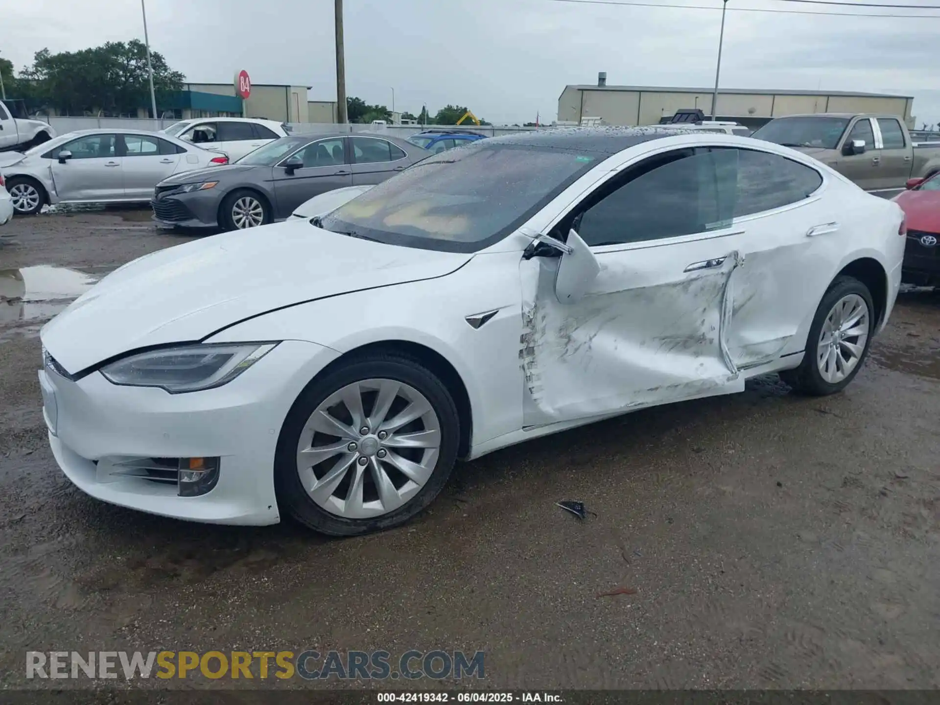 2 Фотография поврежденного автомобиля 5YJSA1E22LF353562 TESLA MODEL S 2020