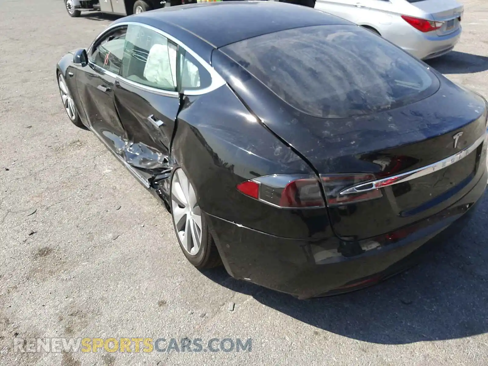 3 Photograph of a damaged car 5YJSA1E23LF402560 TESLA MODEL S 2020